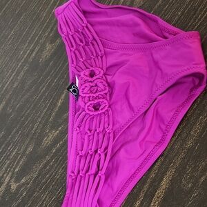 BECCA women's solid macrame hipster bikini bottom Purple Pink Large Nwot